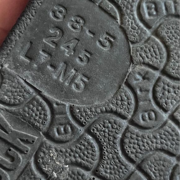 Birkenstock woman’s three buckle sandals. Ladies size 7 men sz 9 - Picture 3 of 3